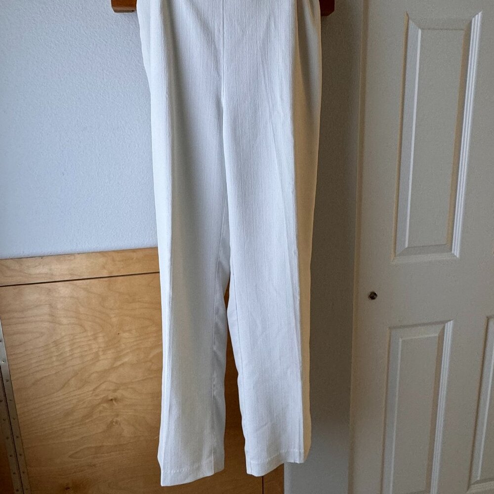 Ladies fully lined white slacks, M